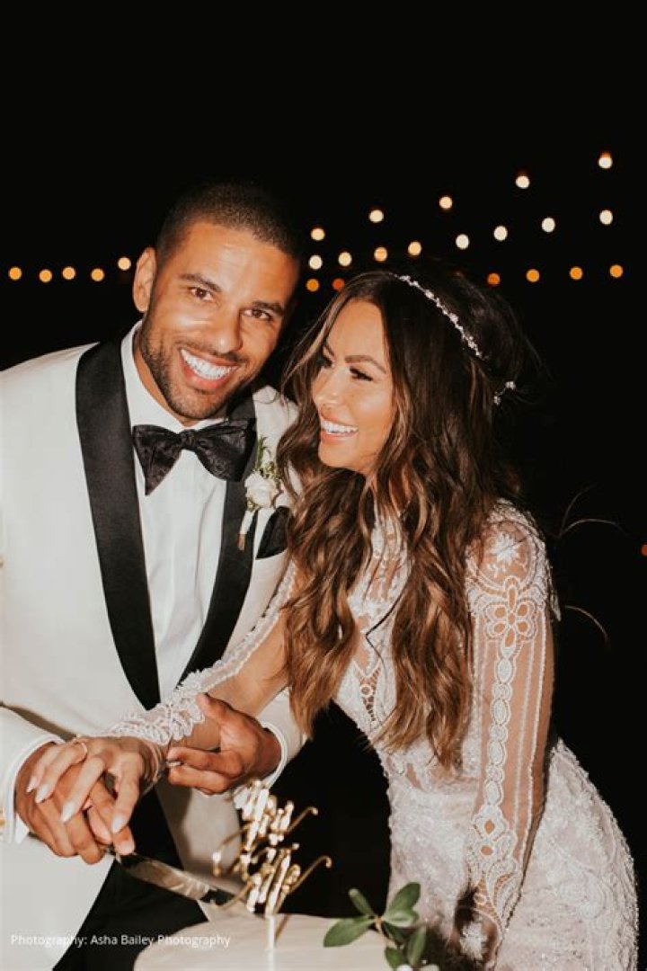 Is Aasha Davis married?