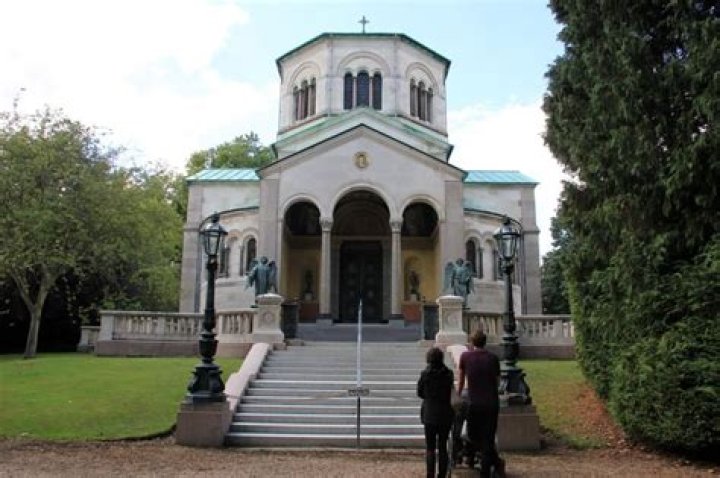 Is Frogmore mausoleum open to the public?