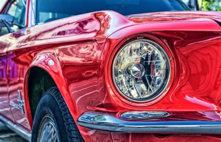 is it necessary to polish a car before waxing