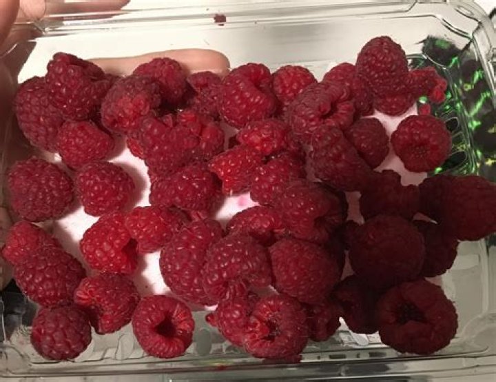 Is it OK to eat raspberry seeds