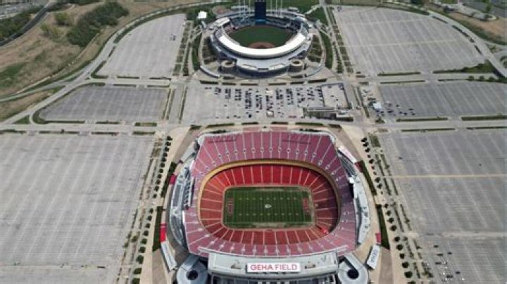 Is Kauffman Stadium in Kansas or Missouri?