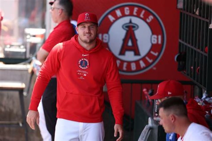 Is Oakland close to Los Angeles