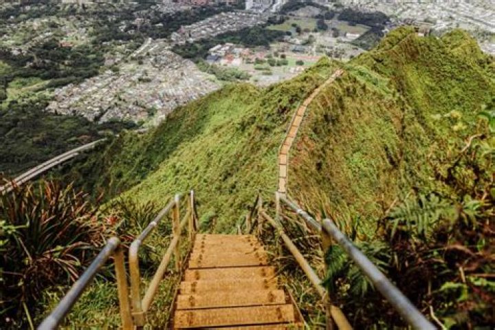 Is Stairway to Heaven Oahu open?