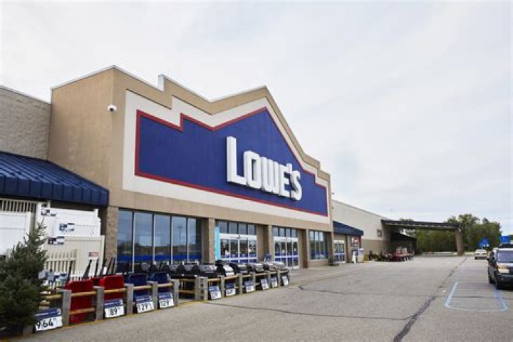 Is there a Lowes in Halifax