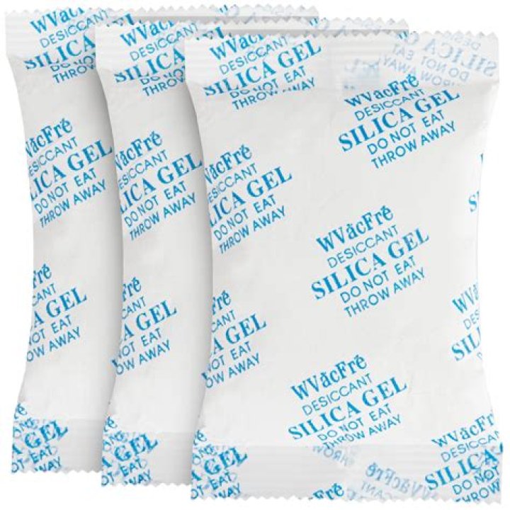 Is there silica gel in diapers