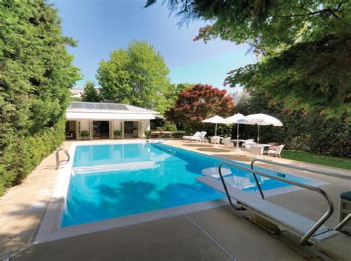 Is there still a pool at the White House