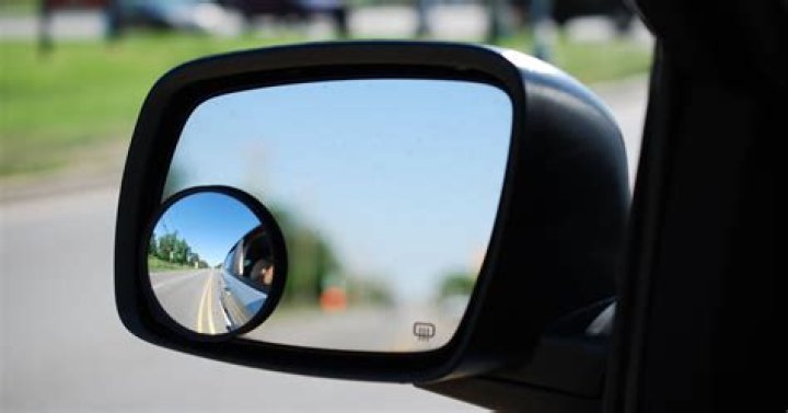 magnification produced by a rear view mirror fitted in vehicle