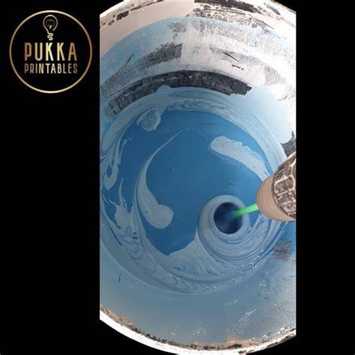 mixing paint with epoxy resin