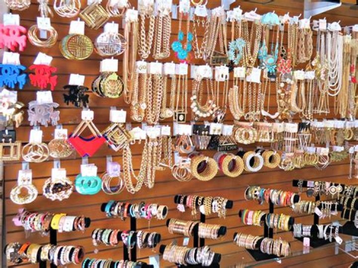 pawn shops that buy costume jewelry near me