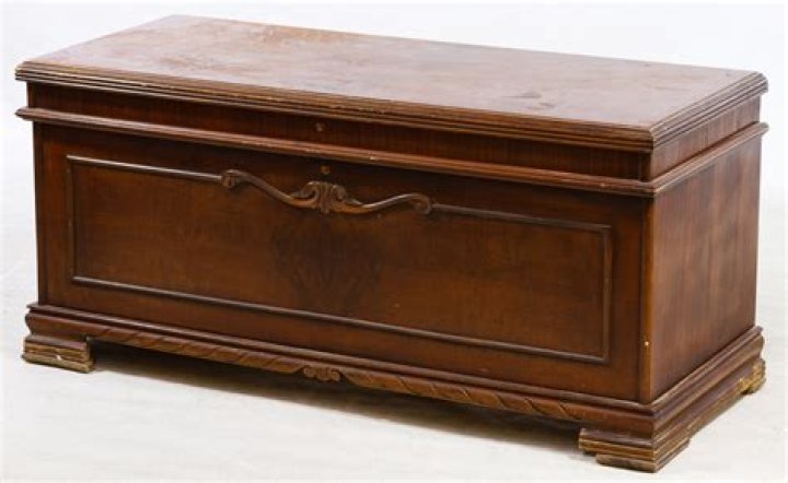 roos cedar chest models