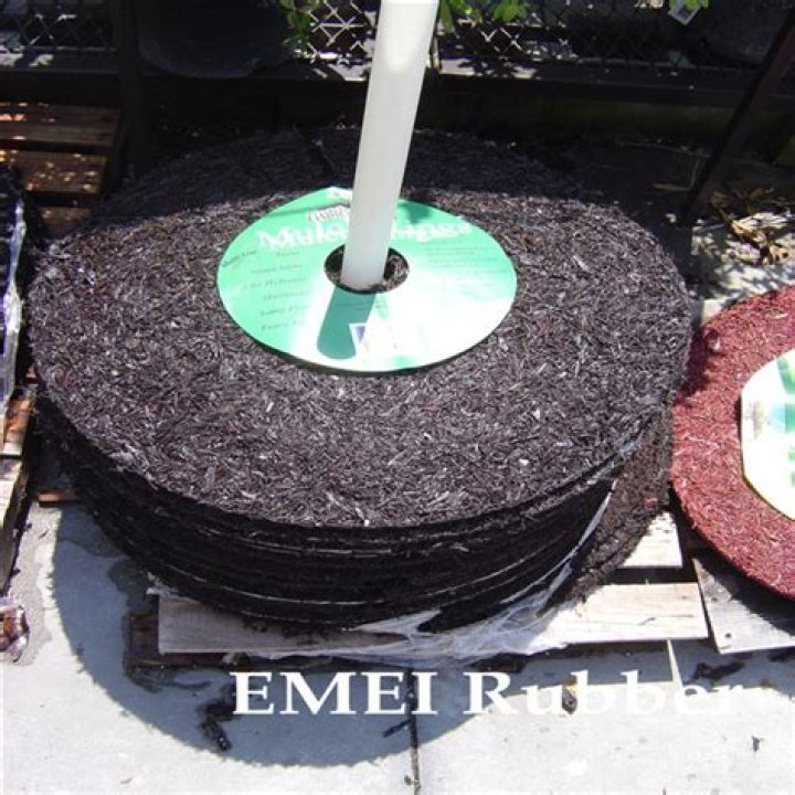 rubber mulch tree ring