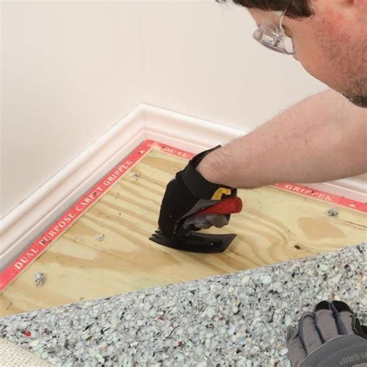 tool to remove carpet staples