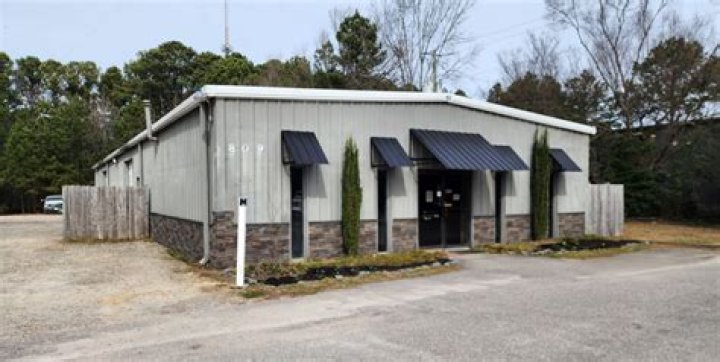 wainscoting metal building