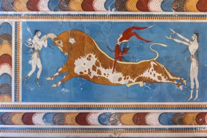 What art form is the bull dance from the palace at Knossos