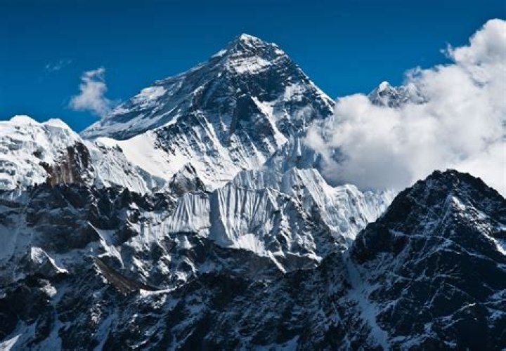 what country is mount everest in