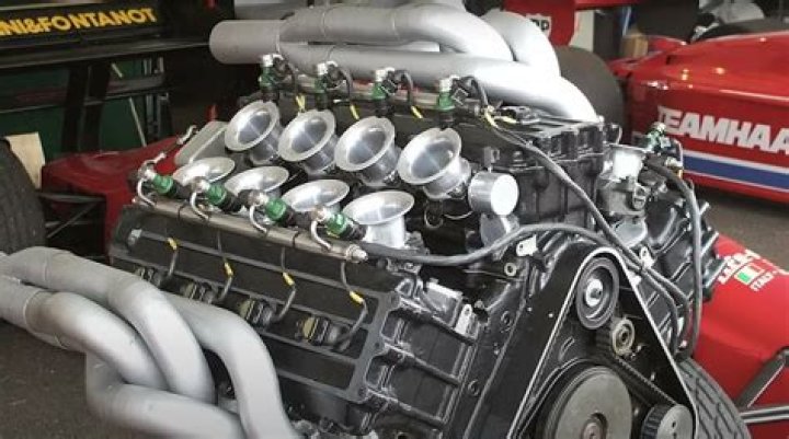 What engine is in a 450sl?