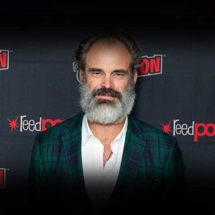 What episode does Steven Find lion