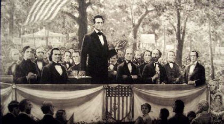 What happened between Lincolns election and his inauguration?