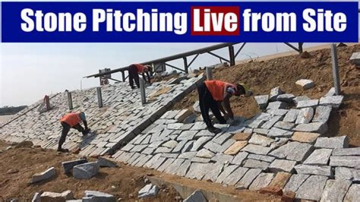 What is a stone pitching chisel