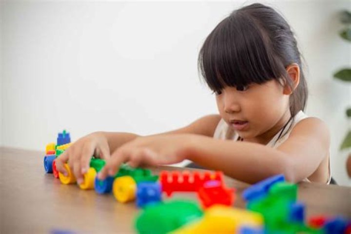 what is manipulative play