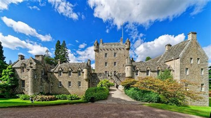 What is the connection between the Cawdor Castle and its use in Macbeth