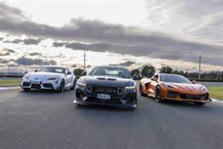 What manufacturers are in V8 Supercars?
