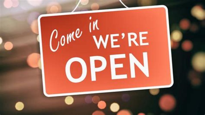 what stores are open on new year’s day