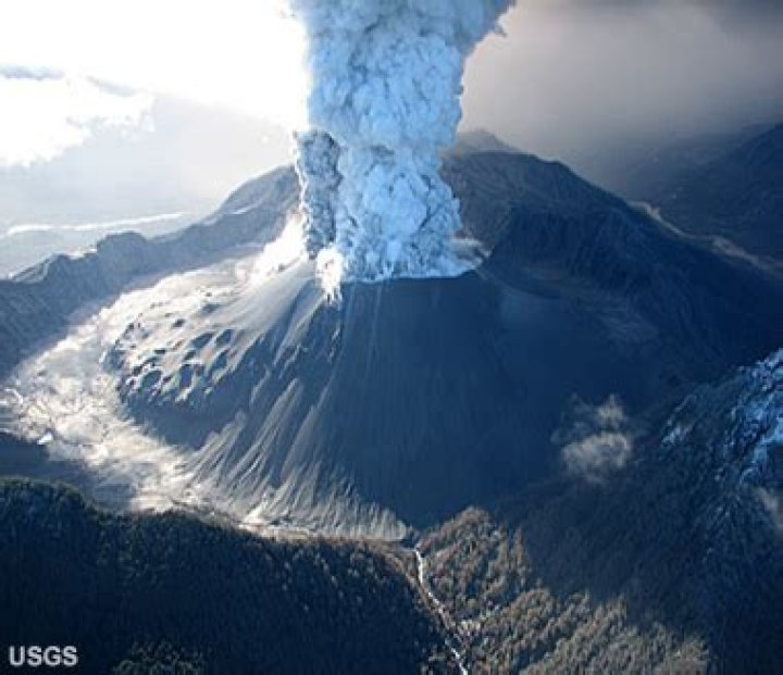 What type of volcano is Chaiten