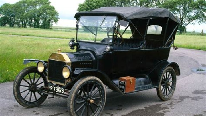 When was the first Ford Taurus made