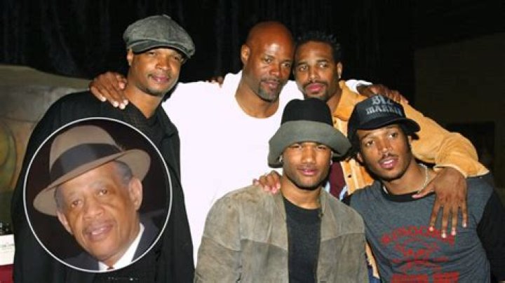 Which one of the Wayans brothers died?