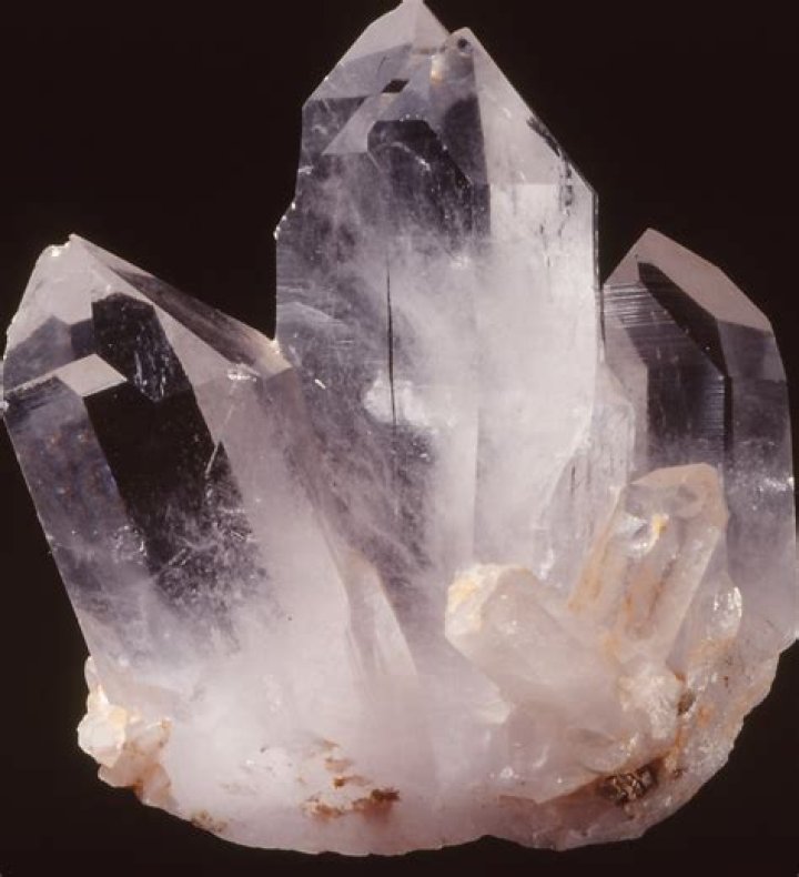 Which two rocks contain the mineral quartz