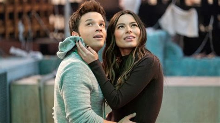 Who is Miranda Cosgrove husband?