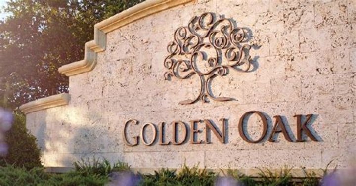 who lives in disney golden oak