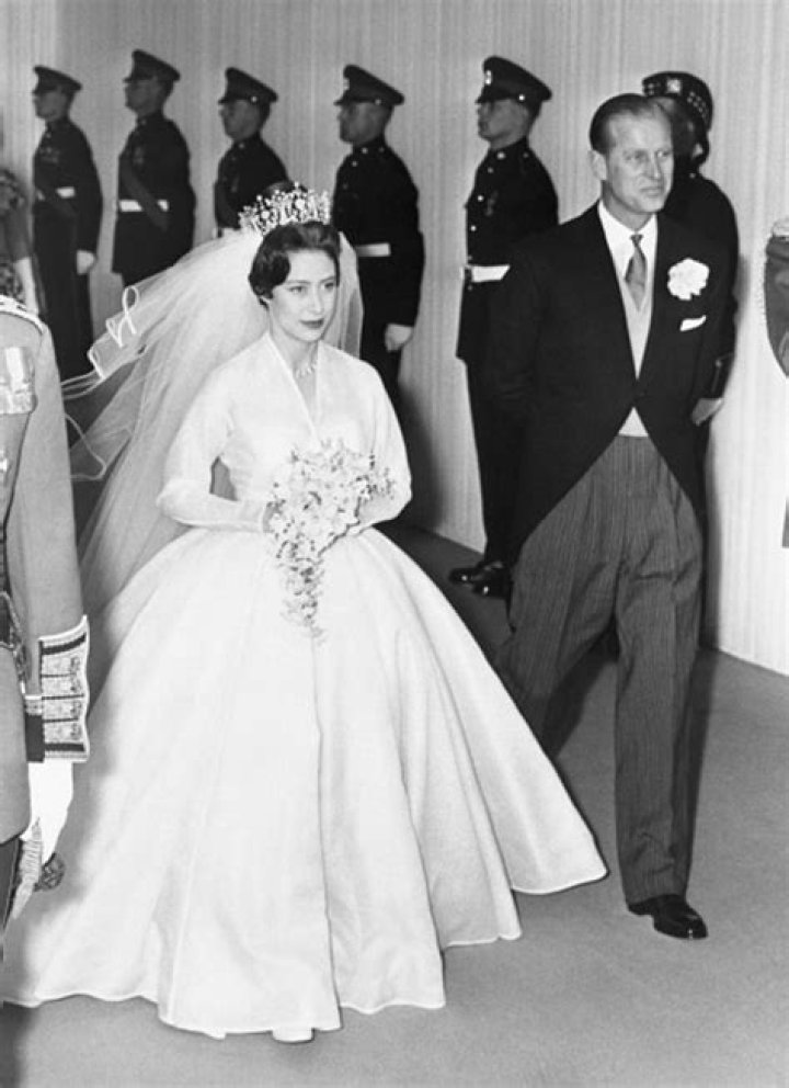 Who Walked Princess Margaret down the aisle?