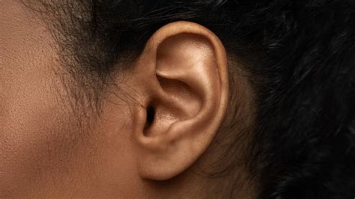 why can some people wiggle their ears
