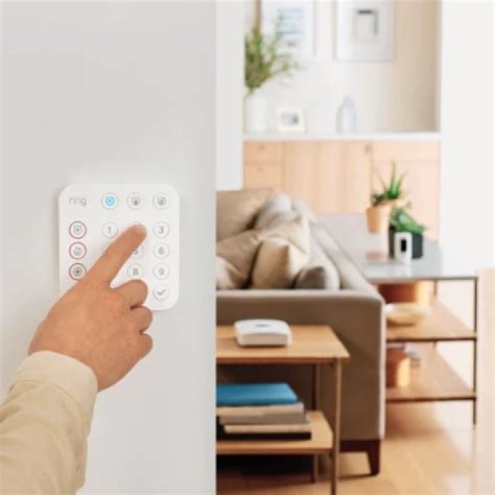 will house alarm go off if battery dies